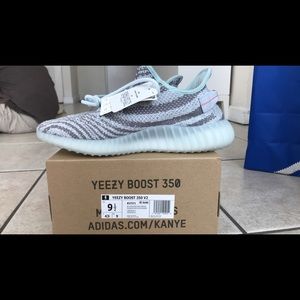Yeezy 350 boost v2 blue tint